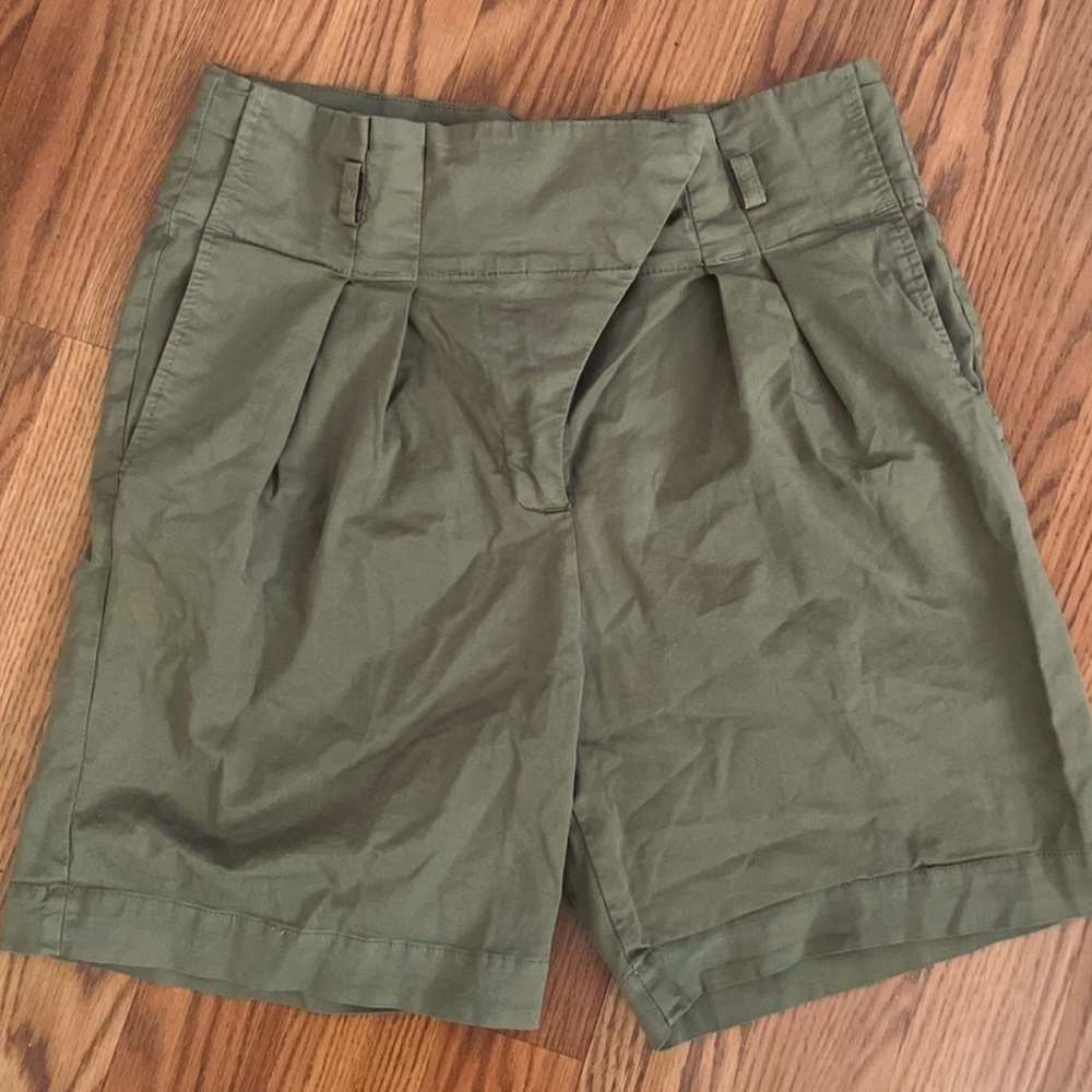 Zara Basic Green Khaki Pleated Shorts